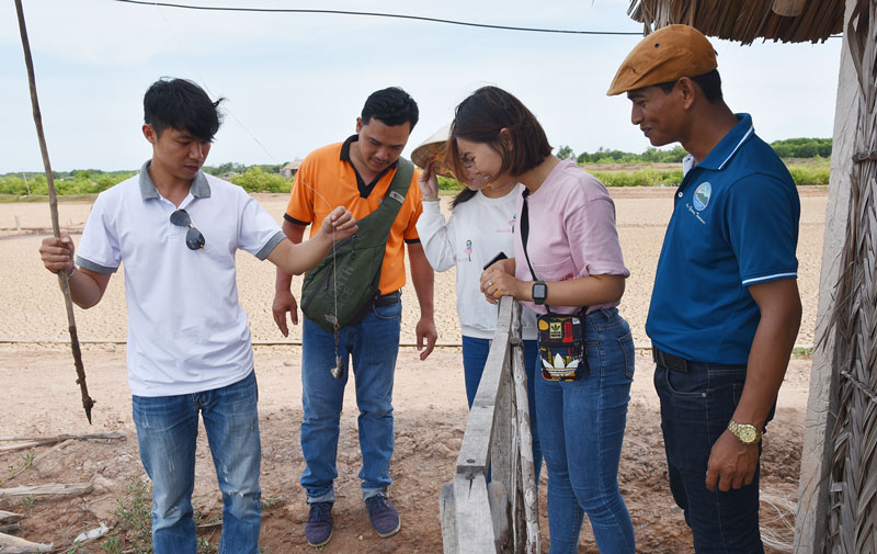 Đoàn hướng dẫn viên du lịch TP. Hồ Chí Minh trải nghiệm du lịch tại Bến Tre