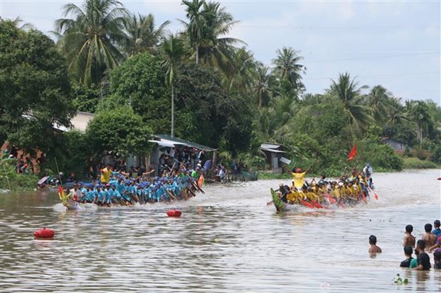Đồng bào dân tộc Khmer phấn khởi đón lễ hội Oóc Om Bóc