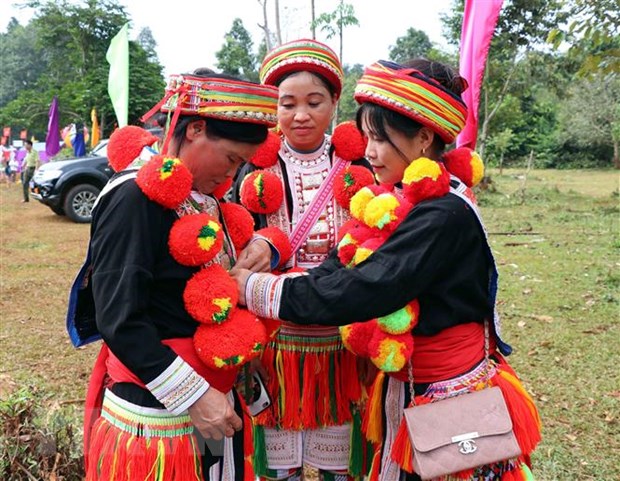 Nét độc đáo trong trang phục của người Dao Đỏ ở Tuyên Quang