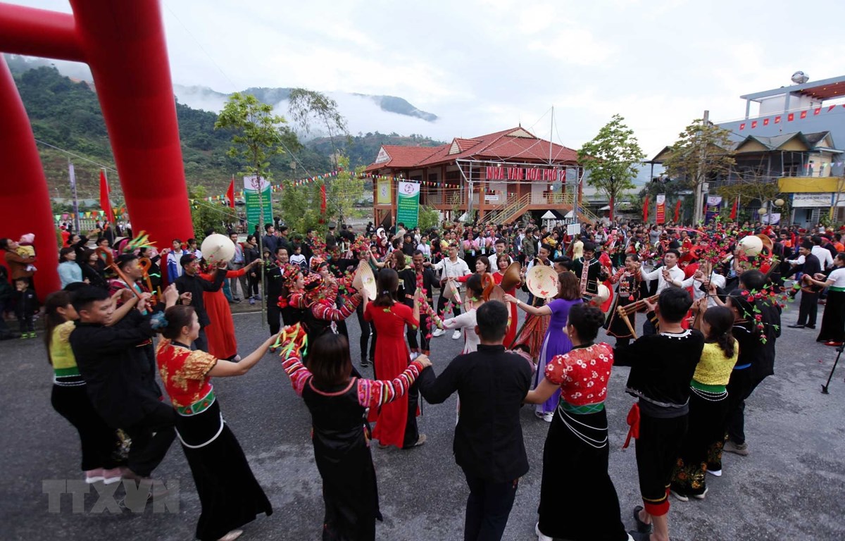 Lễ hội Ném còn ba nước Việt-Lào-Trung: Sắc màu hữu nghị