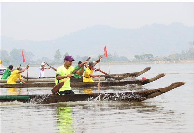 Quảng bá văn hóa của người M’Nông gắn với thuyền độc mộc