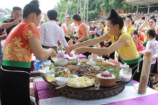 “Sắc màu các dân tộc Việt Nam” hướng tới ngày Giỗ Tổ