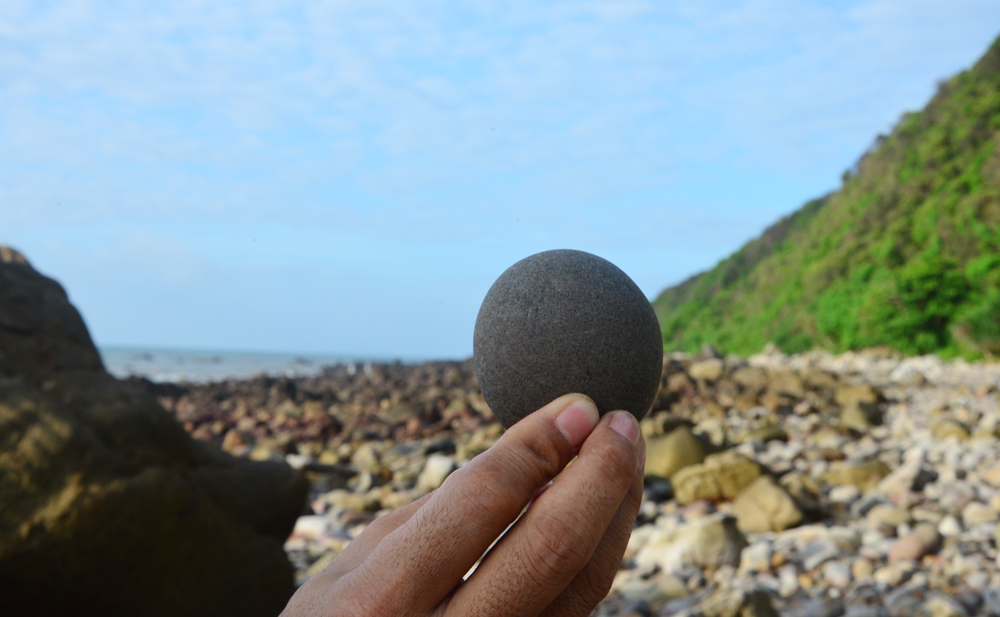 Kỳ thú bãi đá Mặt trăng trên đảo Quan Lạn, Quảng Ninh