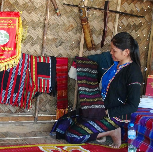 Hồi sinh nghề dệt thổ cẩm truyền thống của đồng bào Pa Cô-Vân Kiều (Quảng Trị)