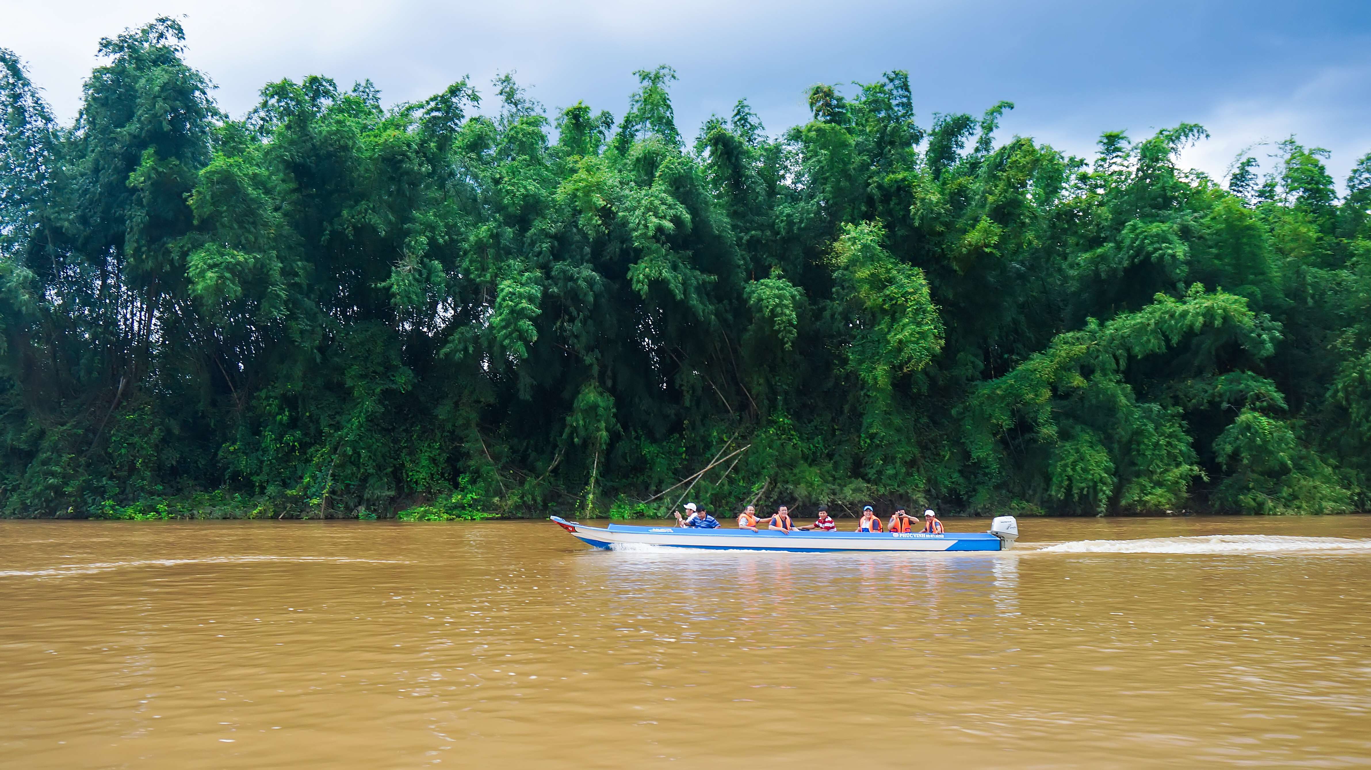 Đến Cát Tiên trải nghiệm tour cano xem thú dọc sông Đồng Nai 