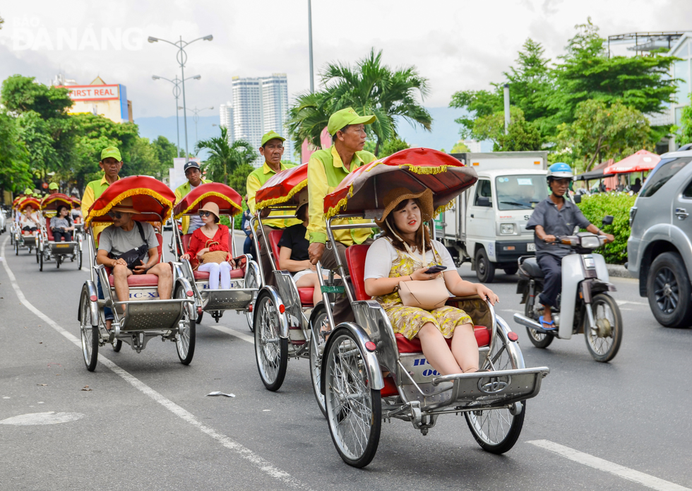 Trải nghiệm tham quan Đà Nẵng bằng xe xích lô