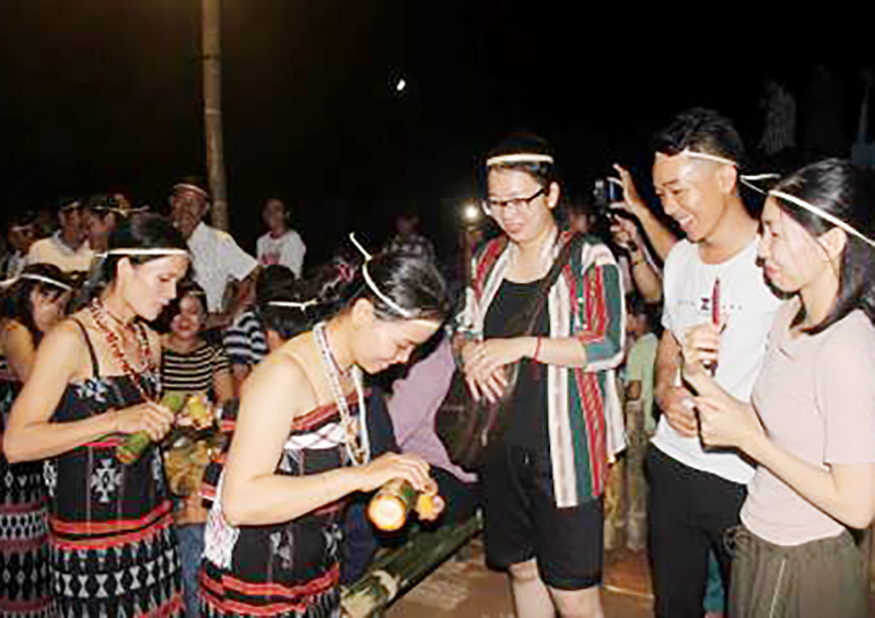 Điểm sáng du lịch cộng đồng Tây Giang – Quảng Nam
