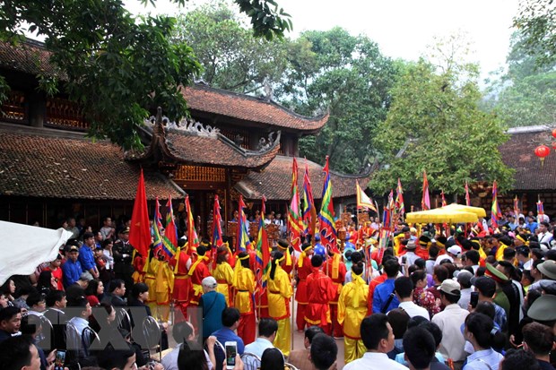 Hà Nội: Gần 40.000 người trẩy hội chùa Hương trong ngày khai hội