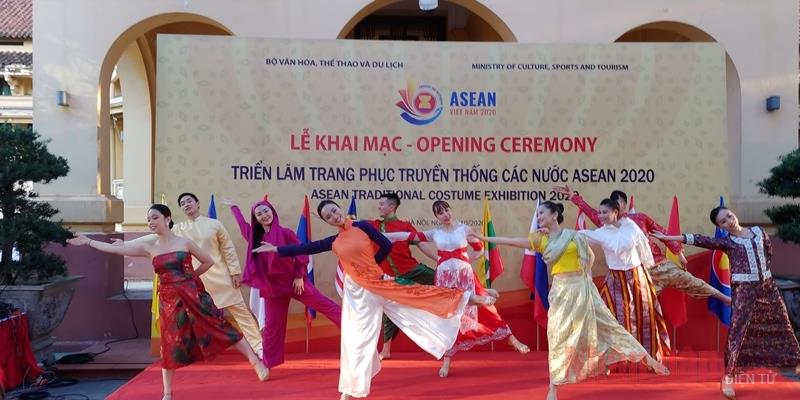 Sắc màu văn hóa đa dạng trong trang phục truyền thống ASEAN