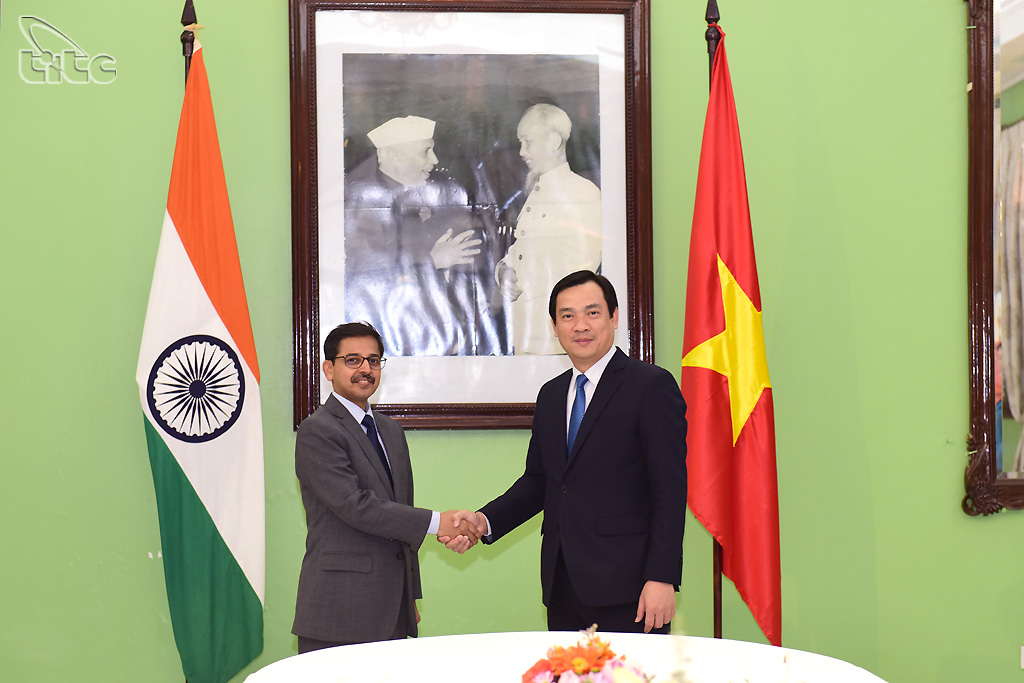 Tổng cục trưởng Nguyễn Trùng Khánh và Đại sứ Ấn Độ Pranay Verma nhất trí mục tiêu đạt 500.000 lượt khách hai chiều vào năm 2022