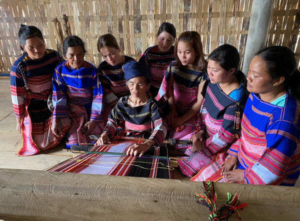 Khám phá nghề dệt vải làng Pơ Nang (Gia Lai)
