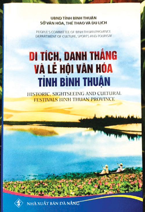 Ra mắt sách “Di tích, danh thắng và lễ hội văn hóa tỉnh Bình Thuận”