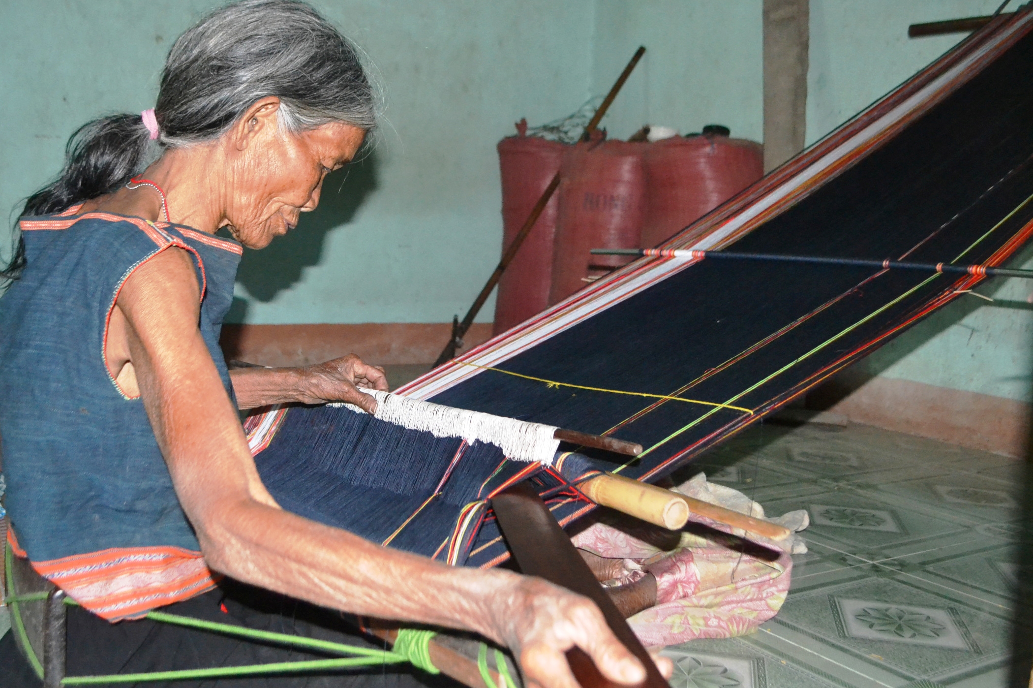 Giữ nghề dệt thổ cẩm của người Gia Rai ở làng Ba Rgốc 