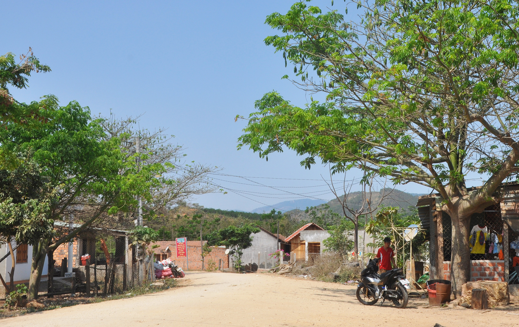 Ghé thăm làng Kon Brăp Ju ở Kon Tum