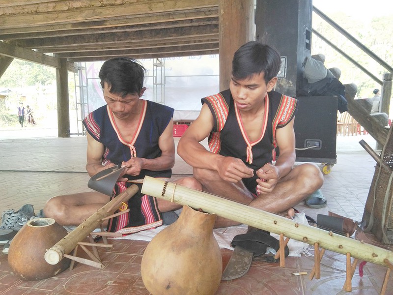 Bảo tồn nhạc cụ truyền thống của người Sê đăng và H’rê ở Kon Tum