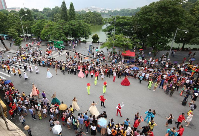 Hà Nội: Tổ chức nhiều hoạt động tại phố đi bộ hồ Hoàn Kiếm để quảng bá du lịch