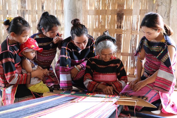 Gia Lai: Gìn giữ nghề dệt thổ cẩm - nét đẹp của phụ nữ Bahnar