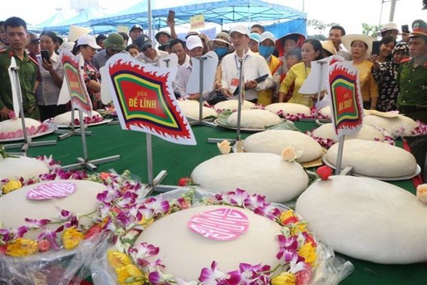 Sôi nổi Lễ hội Bánh chưng-Bánh giầy ở vùng biển Sầm Sơn
