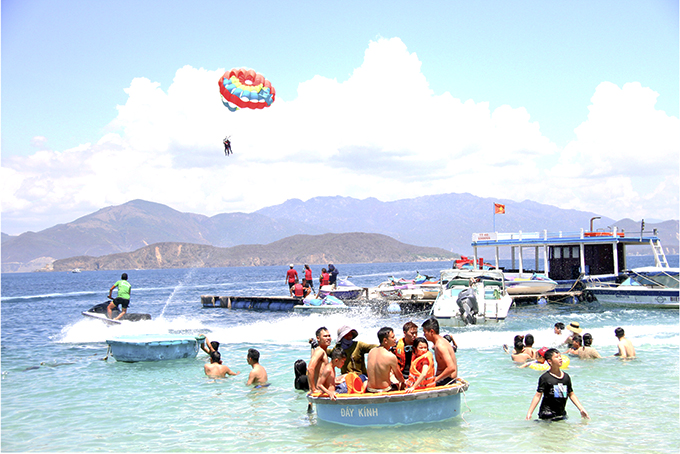 Tour biển đảo thu hút khách