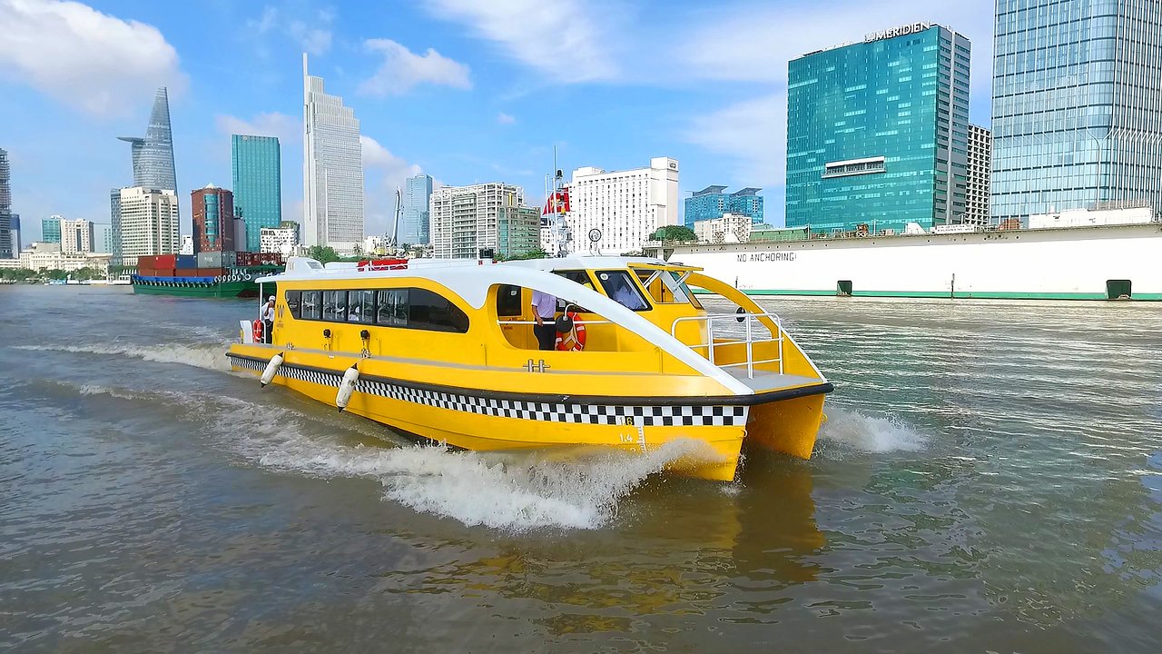 Ngắm cảnh Sài Gòn trên sông bằng Water Bus