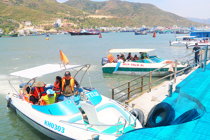 Khánh Hòa: Khách đi tour vịnh Nha Trang giảm