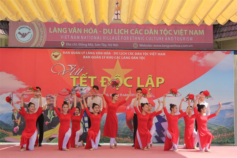 Làng Văn hóa - Du lịch các dân tộc Việt Nam tổ chức “Vui Tết độc lập”