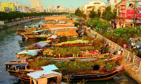 Độc đáo chợ hoa Xuân “Trên bến dưới thuyền” năm 2021