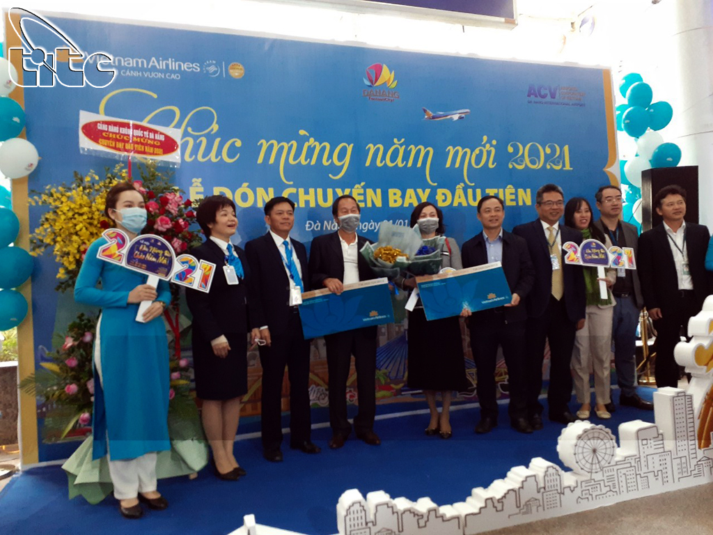 Đà Nẵng đón chuyến bay đầu tiên trong năm 2021