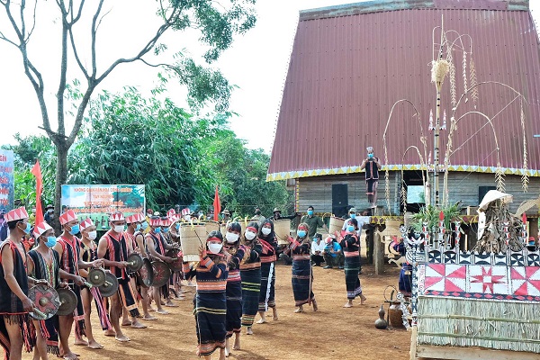 Gia Lai: Độc đáo lễ mừng lúa mới của người Jrai làng Ó