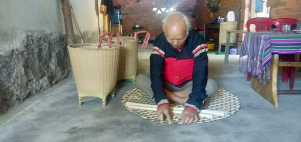 Gìn giữ nghề đan lát truyền thống của đồng bào Êđê ở Đắk Lắk