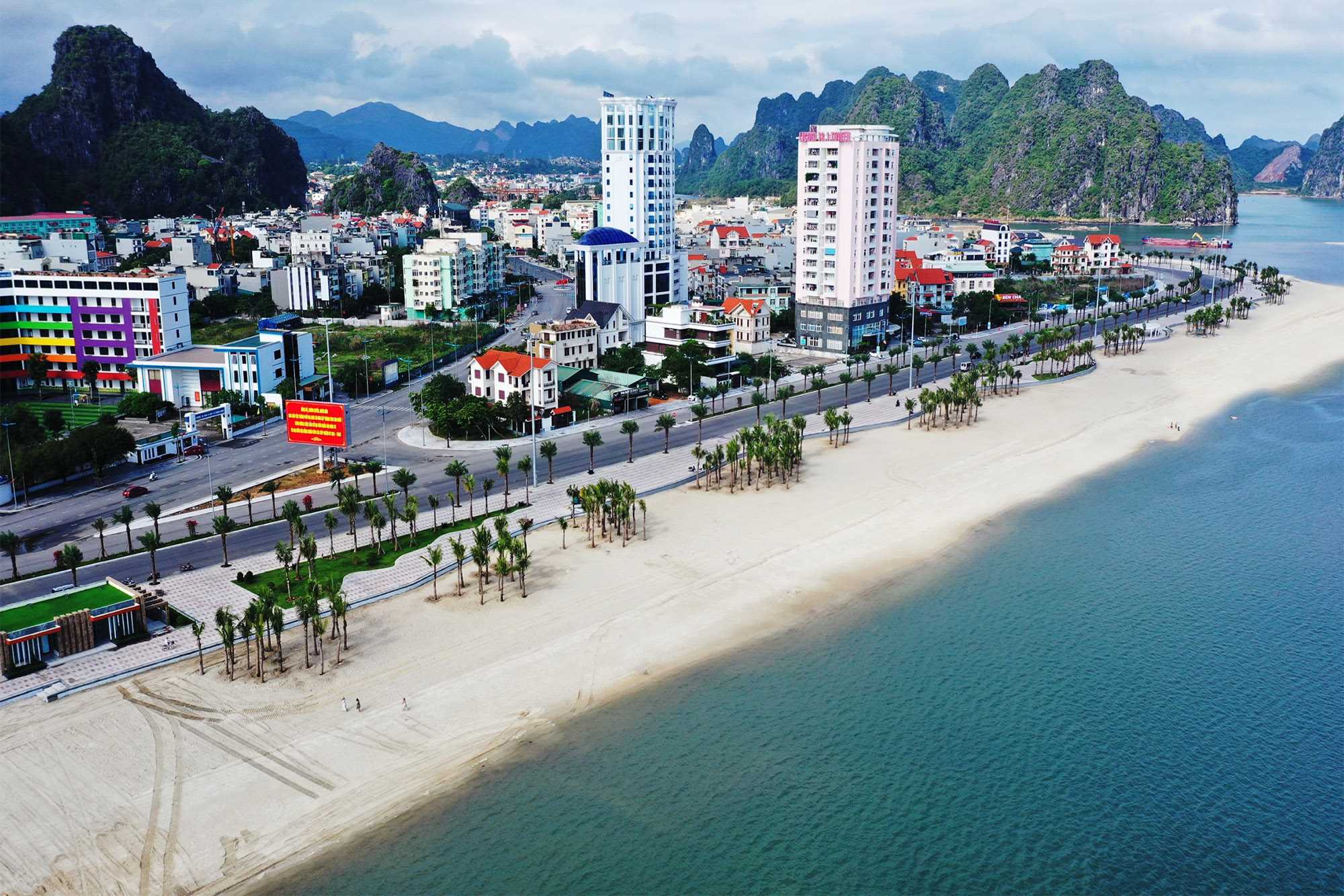 Bãi tắm Hòn Gai – Điểm du lịch hấp dẫn mới nhất tại Hòn Gai, Hạ Long | Vivu5sao.com