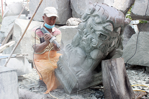 Đồng Nai: ''Giữ lửa'' cho làng nghề điêu khắc đá Bửu Long