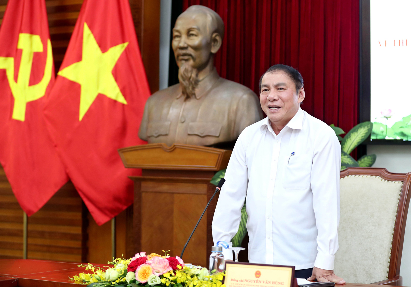 Bộ trưởng Nguyễn Văn Hùng: Ứng dụng công nghệ, bảo đảm an toàn, mở đến đâu chắc đến đó khi thí điểm đón khách du lịch quốc tế đến Phú Quốc