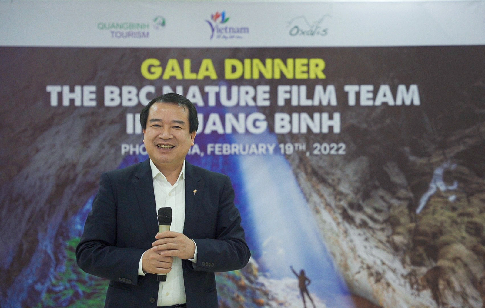 Phó Tổng cục trưởng Hà Văn Siêu trao tặng huy hiệu “Chinh phục Sơn Đoòng - hang động lớn nhất thế giới” cho đoàn làm phim BBC