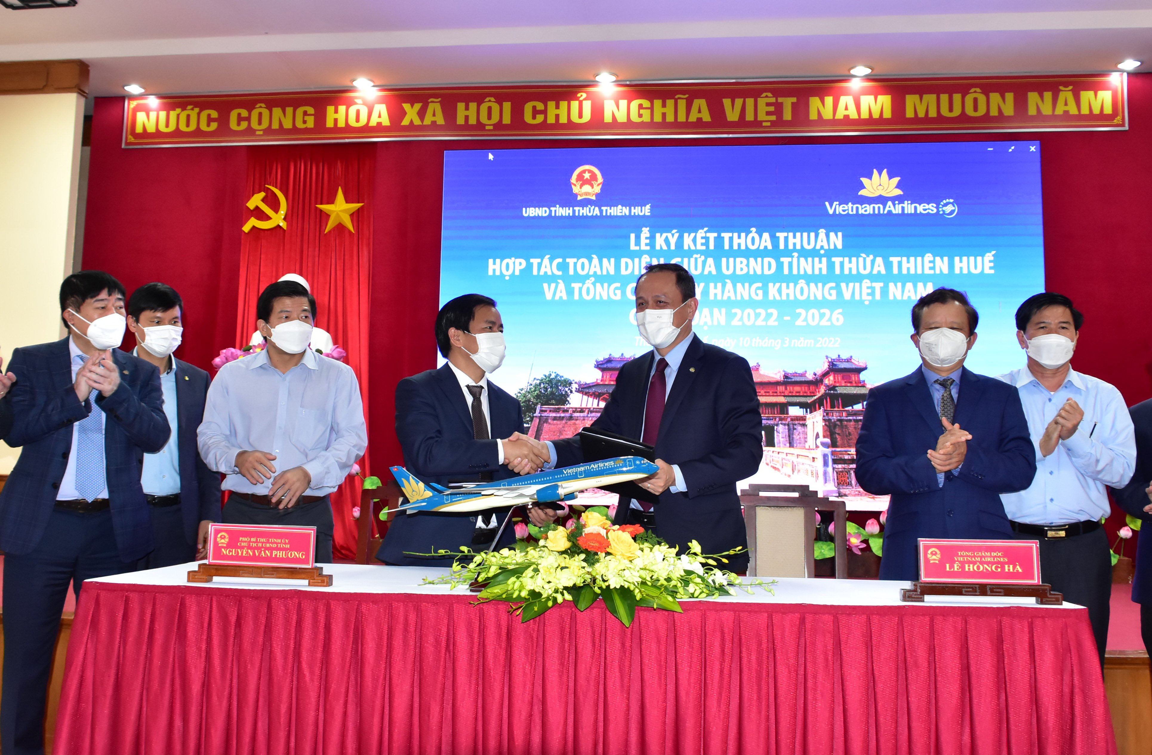 Vietnam Airlines ký kết thỏa thuận hợp tác toàn diện với tỉnh Thừa Thiên Huế và Quảng Trị