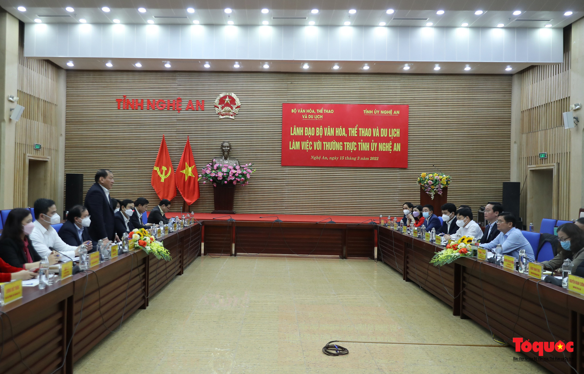Bộ trưởng Nguyễn Văn Hùng: “Phải đặt được tên gọi, viết nên câu chuyện về thương hiệu du lịch tỉnh Nghệ An”