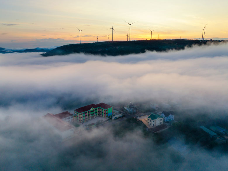 Lâm Đồng: Vẻ đẹp của công trình điện gió Cầu Đất