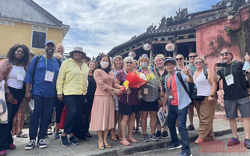 Quảng Nam: Đoàn du khách Mỹ đầu tiên đến tham quan Hội An