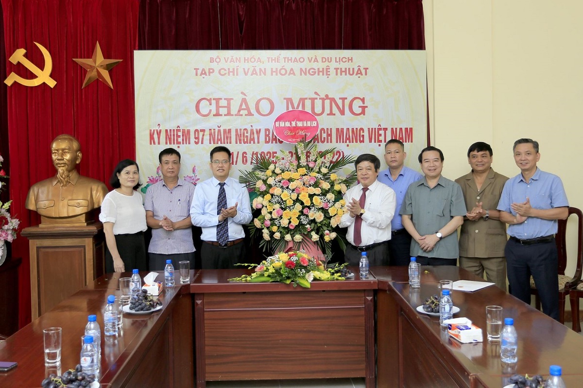 Lãnh đạo Bộ VHTTDL, Tổng cục Du lịch thăm và chúc mừng các cơ quan báo chí nhân Ngày Báo chí Cách mạng Việt Nam