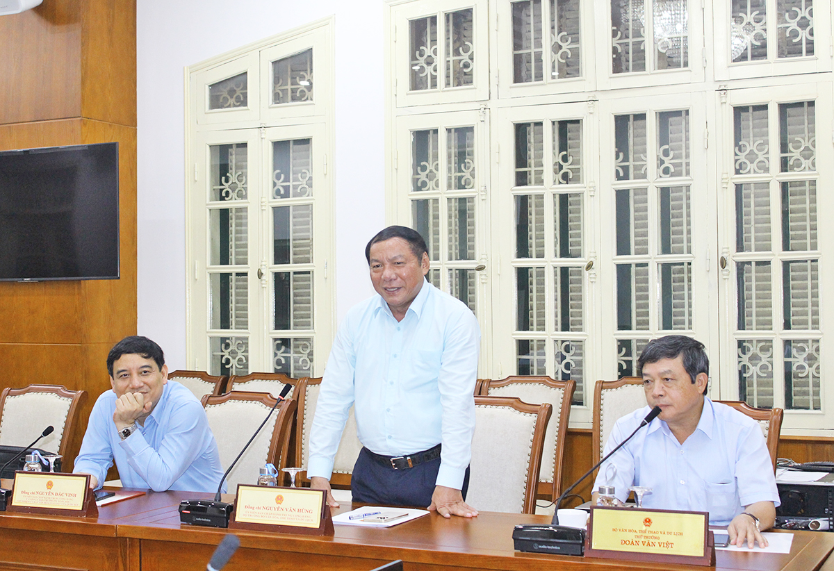 Bộ trưởng Nguyễn Văn Hùng làm việc với tỉnh Tuyên Quang về phát triển văn hóa, thể thao và du lịch