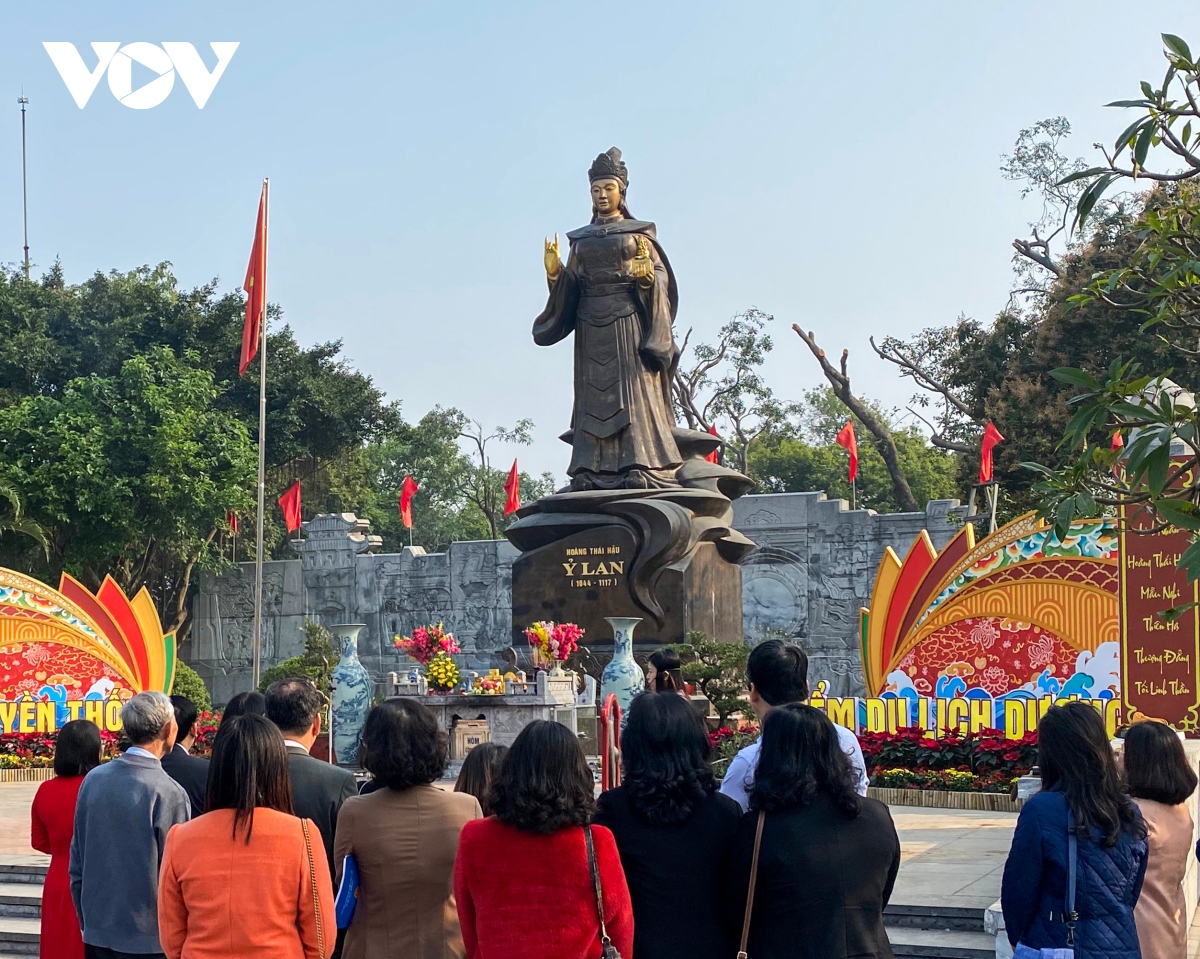 Mở tour đưa khách đến di tích Hoàng thái hậu Ỷ Lan (Hà Nội)