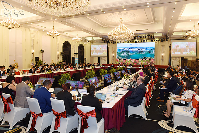 Thông qua Tuyên bố cao cấp APEC 2017 về Du lịch bền vững
