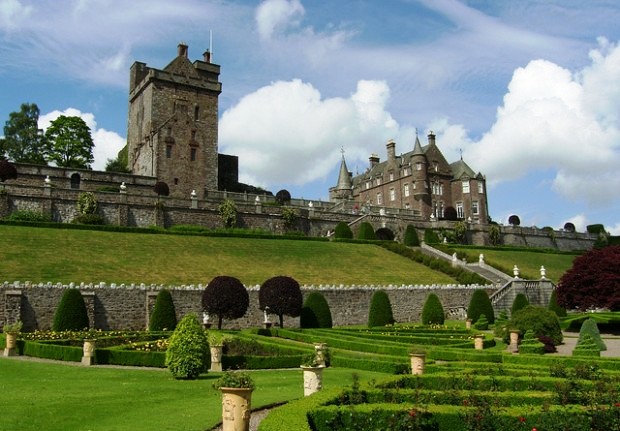 Chiêm ngưỡng vẻ đẹp như mơ của vườn địa đàng Drummond ở Scotland -  