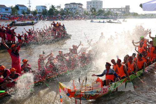 Bảo tồn, phát huy nét văn hóa đặc sắc trong Lễ hội Ok Om Bok - Đua ghe Ngo