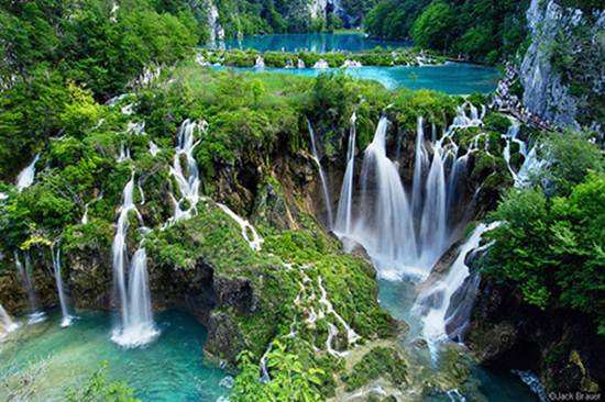 Chiêm ngưỡng cảnh đẹp của vườn quốc gia Plitvice ở Croatia