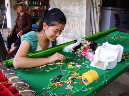 Văn Lâm: Một làng nghề thêu ren truyền thống của Ninh Bình