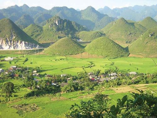 Chiêm ngưỡng vẻ đẹp núi Đôi – Hà Giang