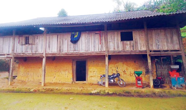 Phong tục làm nhà mới của người Mông xoa ở Lào Cai 