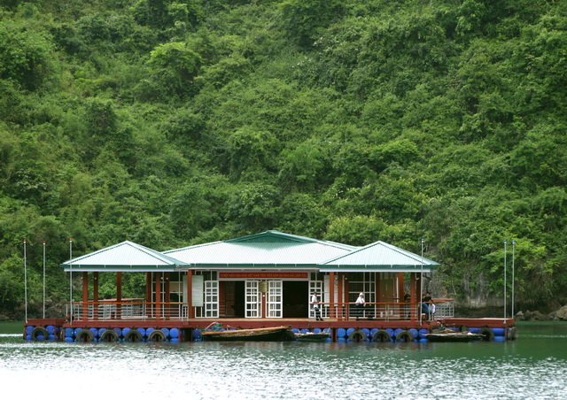 Triển lãm đời sống văn hoá tâm linh của ngư dân trên Vịnh Hạ Long