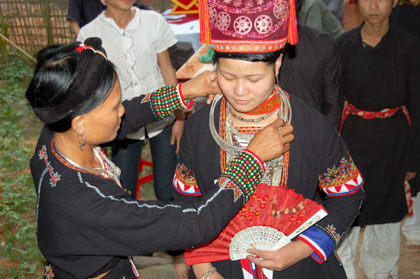 Độc đáo lễ cưới người Dao Nga Hoàng ở Yên Bái 